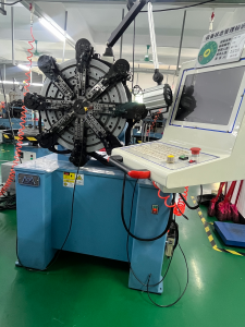 Fully automatic computerized universal machine without cam